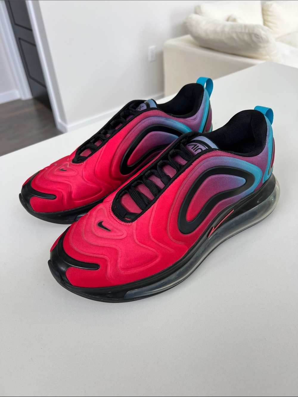 Nike air max 720 red university blue fury gradient lace up sneakers size 8.5
